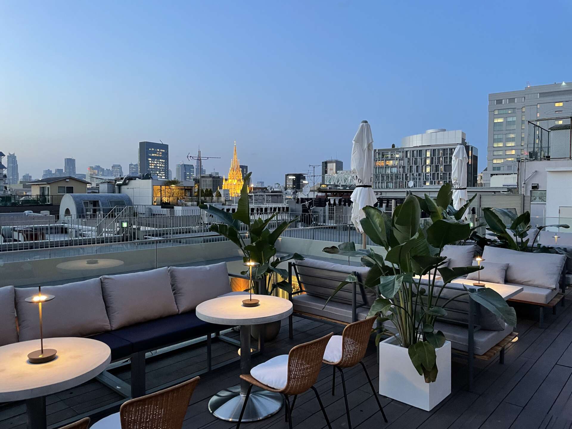 cafe terrace & bistro Queencyの施工事例